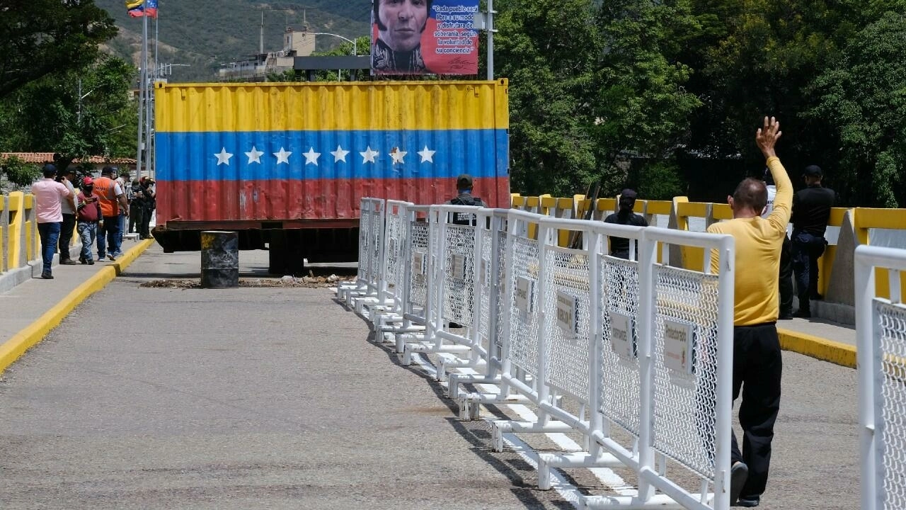 Venezuela to reopen border with Colombia
