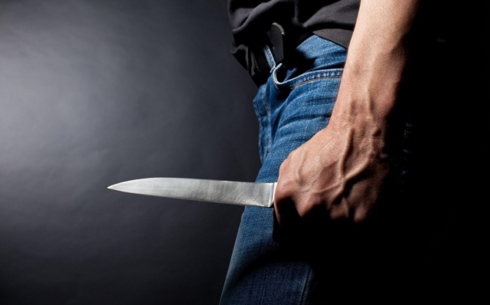 В Баку 24-летнего парня ударили ножом
