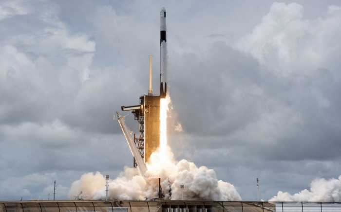 SpaceX запустила ракету с двумя спутниками связи компании SES
