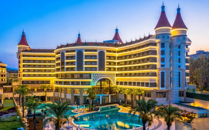 В отелях Анталии выделят 15 тыс. номеров для пострадавших от землетрясения
