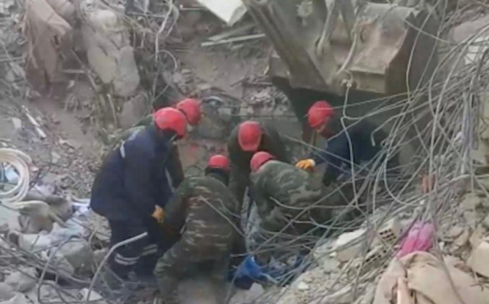 Сотрудники МЧС Азербайджана спасли 53 человека и извлекли 729 тел из-под завалов в Турции
