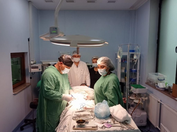 Азербайджанские врачи провели первую хирургическую операцию в медицинском учреждении в Ханкенди 