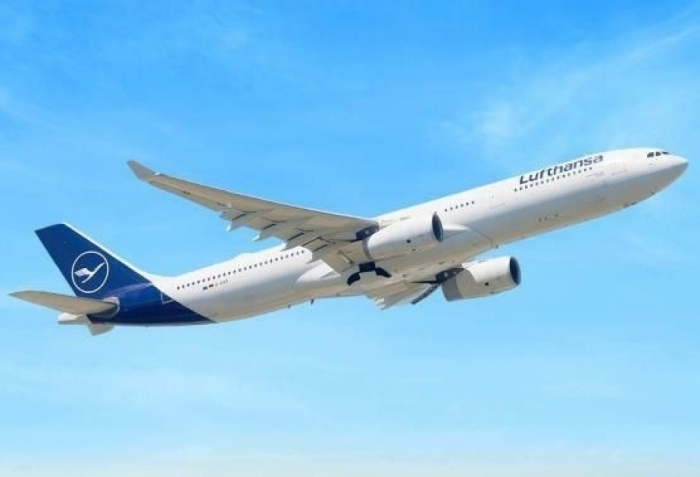 Самолет Lufthansa совершил экстренную посадку в Баку