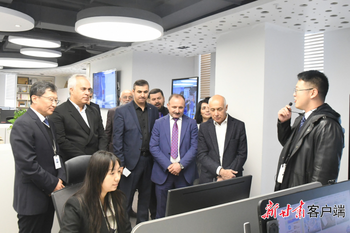  The delegation of mainstream media in Azerbaijan visits Gansu 