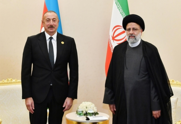 Президент Ильхам Алиев поздравил Сейеда Ибрахима Раиси с национальным праздником Исламской Республики Иран