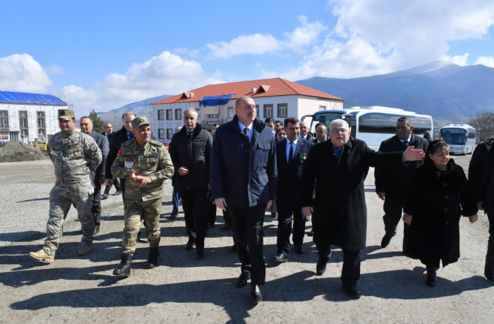 Президент Ильхам Алиев заложил фундамент Мемориала жертвам геноцида в Ходжалы и встретился с представителями общественности района 