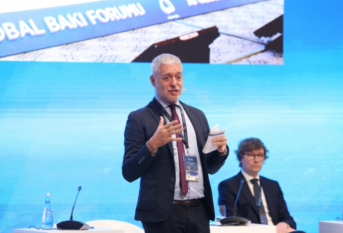 На Бакинском форуме обсуждаются вопросы повышения устойчивости к глобальным вызовам и миграции
