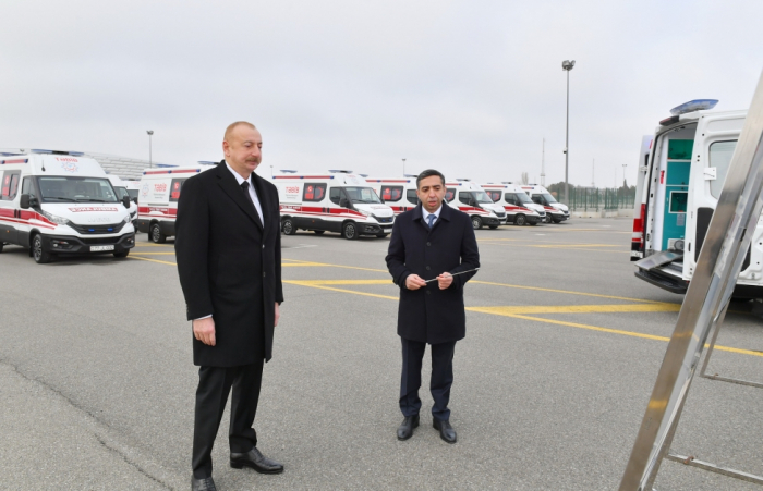 Президент Ильхам Алиев ознакомился с закупленными современными автомобилями скорой медицинской помощи