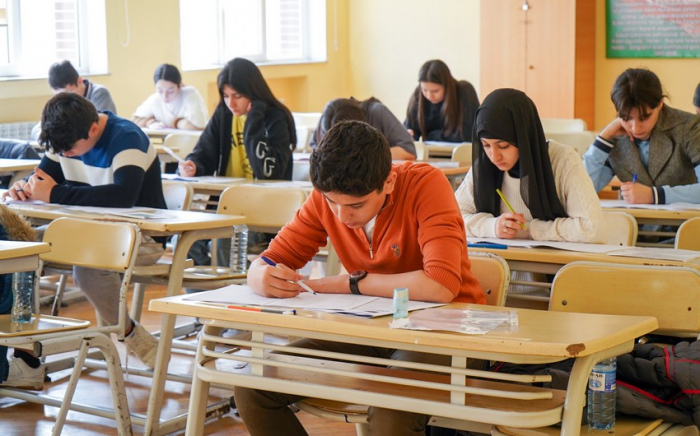 В Азербайджане свыше 46 тыс. учащихся сдали выпускной экзамен