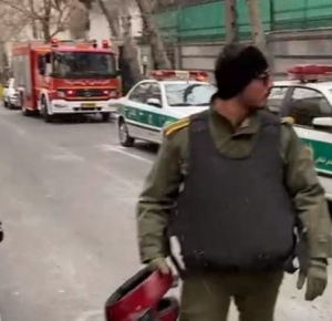 На посольство Азербайджана в Иране совершено вооруженное нападение, есть погибший

