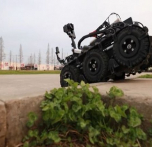 Chinese army deploys new bomb disposal robot