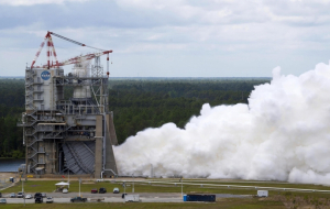 NASA Conducts 2nd RS-25 Engine Hot Fire Test for World’s Most Powerful Rocket
