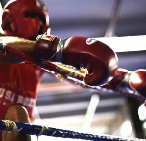 Azerbaijani boxer beats Armenian rival 