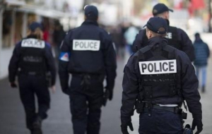 Unknown vandals thrash 14 police cars in Paris suburb 