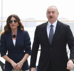 President Ilham Aliyev and first lady Mehriban Aliyeva visited grave of national leader Heydar Aliyev
