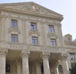 Azerbaijani, Tajik FMs hold phone talk