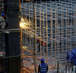 Economic Watch: China's steel industry embraces green shift for carbon-cutting commitment