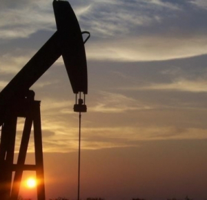 Oil up over estimated fall in US crude stocks, tight supply