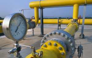 What are the prospects for transporting Turkmen gas to Europe through Azerbaijan