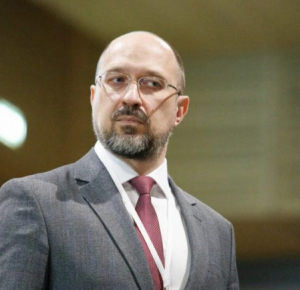 Премьер-министр: К концу года нанесенный экономике Украины в результате войны ущерб удвоится до $700 млрд