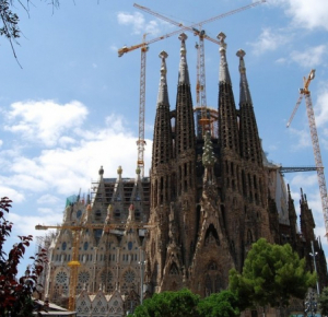 Строительство двух башен Саграда Фамилия завершили спустя 140 лет