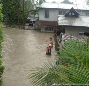 На Филиппинах в результате наводнений погибли два человека
