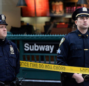 В США 19-летний юноша с мачете напал на полицейских