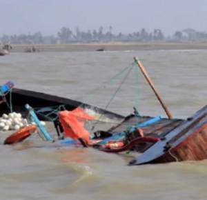 В Нигерии при крушении речного судна погибли 10 человек
