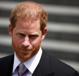 Принц Гарри в своих мемуарах заявил о нападении старшего брата Уильяма