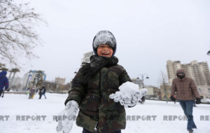 Снизилась посещаемость некоторых школ на фоне снега в Баку