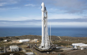 Запуск ракеты SpaceX со спутниками Starlink отменили из-за неполадок
