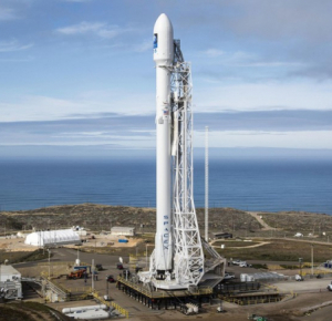 Запуск ракеты SpaceX со спутниками Starlink отменили из-за неполадок
