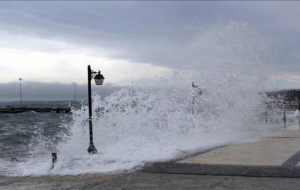 В Анталье объявлено штормовое предупреждение