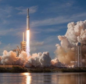 Запуск ракеты SpaceX с новой группой интернет-спутников Starlink перенесен на сутки
