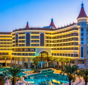 В отелях Анталии выделят 15 тыс. номеров для пострадавших от землетрясения
