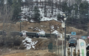 Lachin- Khankendi road: Another convoy of Russian peacekeepers move through protest area without hindrance
