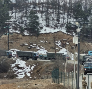 Lachin- Khankendi road: Another convoy of Russian peacekeepers move through protest area without hindrance