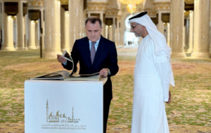 Глава МИД Азербайджана посетил мечеть шейха Зайда в ОАЭ