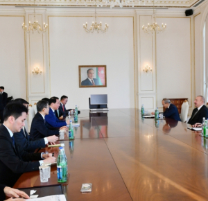 Президент Ильхам Алиев принял делегацию во главе с председателем Торгово-промышленной палаты Республики Корея