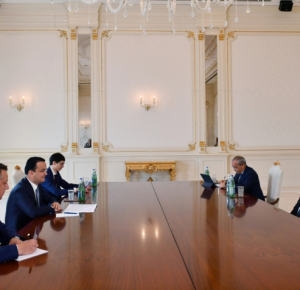 Президент Азербайджана Ильхам Алиев принял министра инвестиций, промышленности и торговли Узбекистана