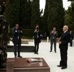 Президент Ирака посетил могилу великого лидера Гейдара Алиева и Аллею шехидов