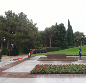 Руководящий состав Министерства обороны посетил Аллею почетного захоронения