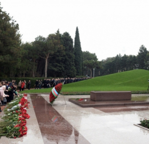 Азербайджанский народ с глубоким почтением отдает дань памяти общенационального лидера Гейдара Алиева