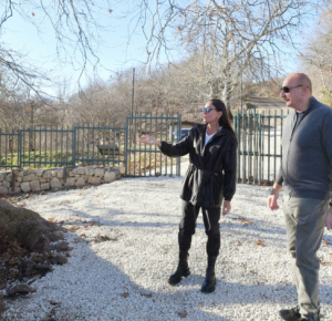 Осмотр мемориального комплекса «Святыня Чинар» в селе Ших Дурсун Ходжавендского района