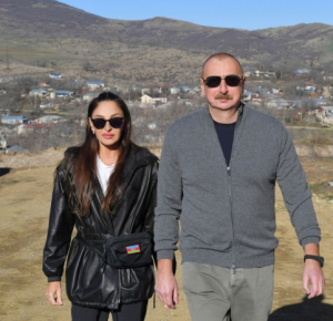 Президент Ильхам Алиев и первая леди Мехрибан Алиева побывали в поселке Гырмызы Базар Ходжавендского района