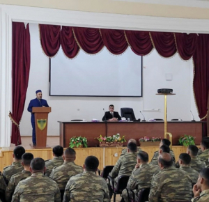 Представители Государственного комитета по работе с религиозными образованиями встретились с военнослужащими