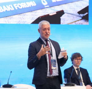 На Бакинском форуме обсуждаются вопросы повышения устойчивости к глобальным вызовам и миграции