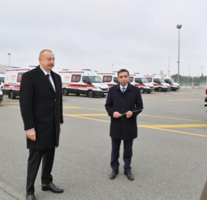 Президент Ильхам Алиев ознакомился с закупленными современными автомобилями скорой медицинской помощи