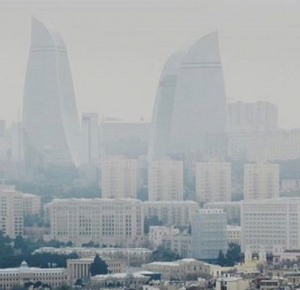 В Баку наблюдается высокая концентрация пыли в воздухе