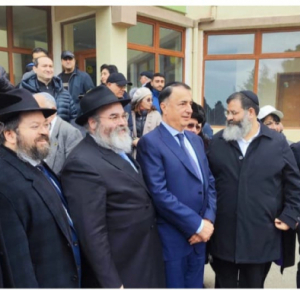 Глава Всемирного конгресса бухарских евреев Лев Леваев посетил бакинскую еврейскую школу